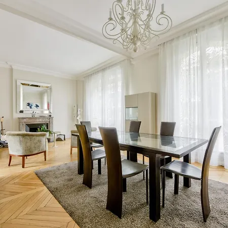 홈스테이 La D'auteuil, 16 *