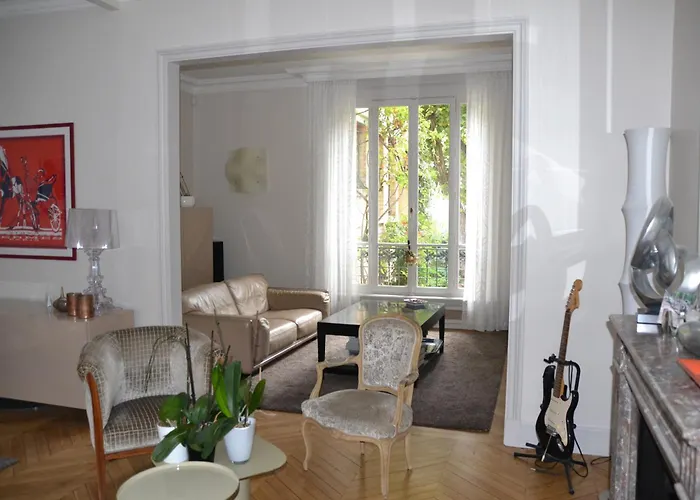 홈스테이 La D'auteuil, 16 *