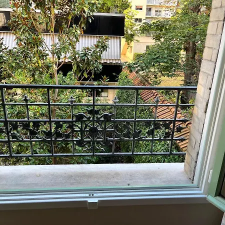 La D'auteuil, 16 * Párizs