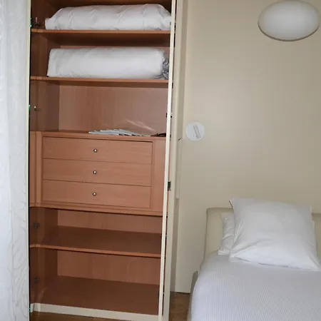 La D'auteuil, 16 Quarto em Acomodações Particulares