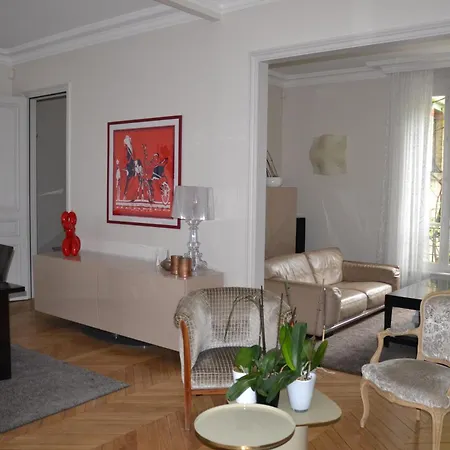 La D'auteuil, 16, Renovee Homestay *