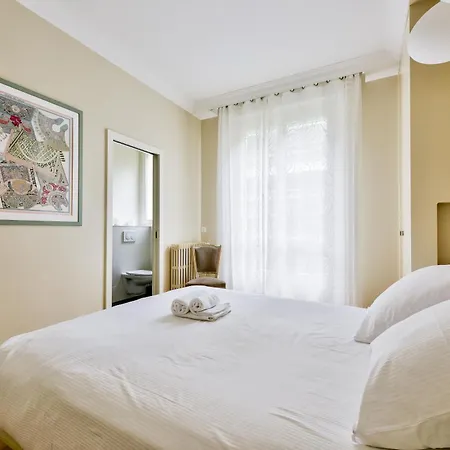 La D'auteuil, 16 * Párizs