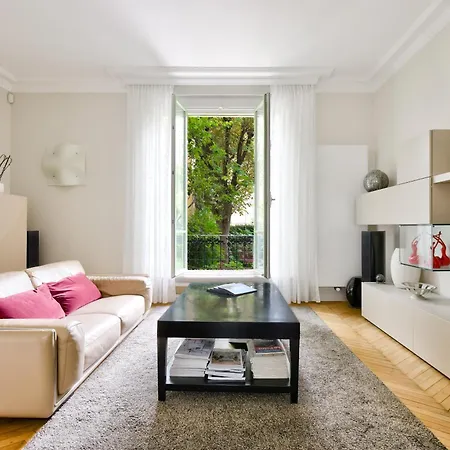 La D'auteuil, 16 *