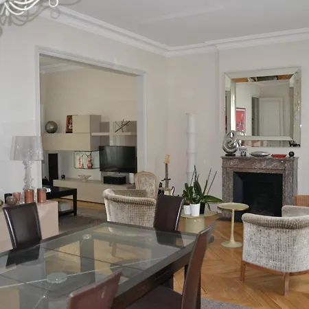 Privatunterkunft La D'auteuil, 16 *