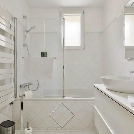 La D'auteuil, 16 Privatunterkunft