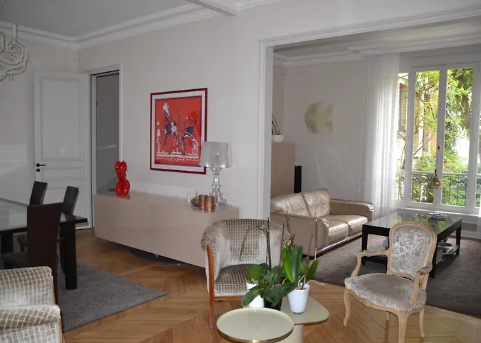 La D'auteuil, 16 Homestay *