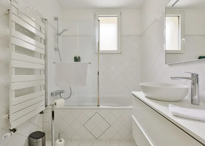 La D'auteuil, 16 Homestay