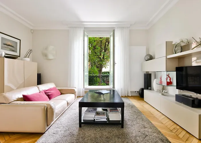 La D'auteuil, 16 *